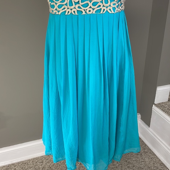 Lilly Pulitzer Aqua strapless dress. Pleated dress with gold accents on the top - Picture 3 of 8